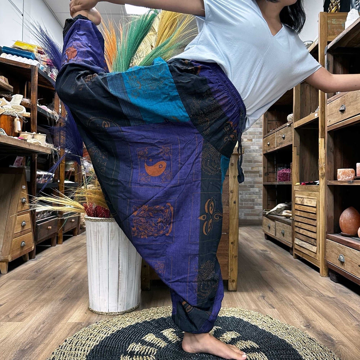 Lila Yoga- und Festivalhose - Aladdin Himalaya-Druck