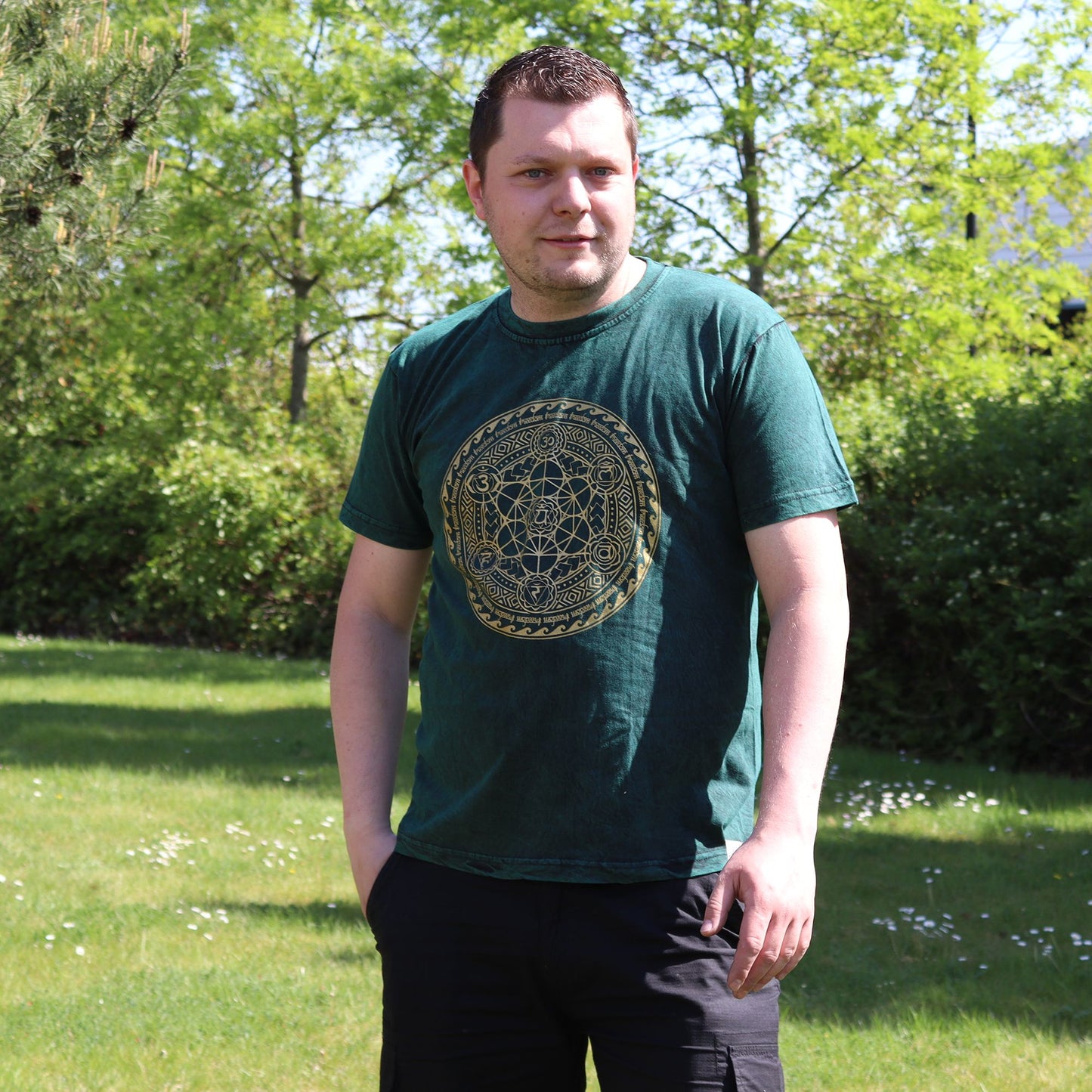 T-Shirt (L) Stone Washed - Chakra - Grün
