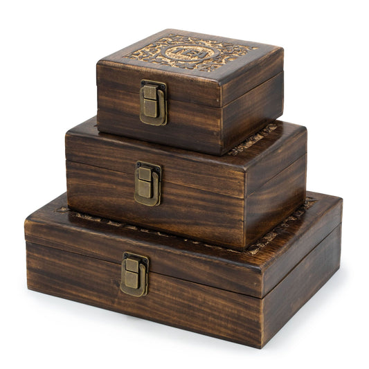 Geschnitzte Teebox aus Mangoholz (15x15x8cm)