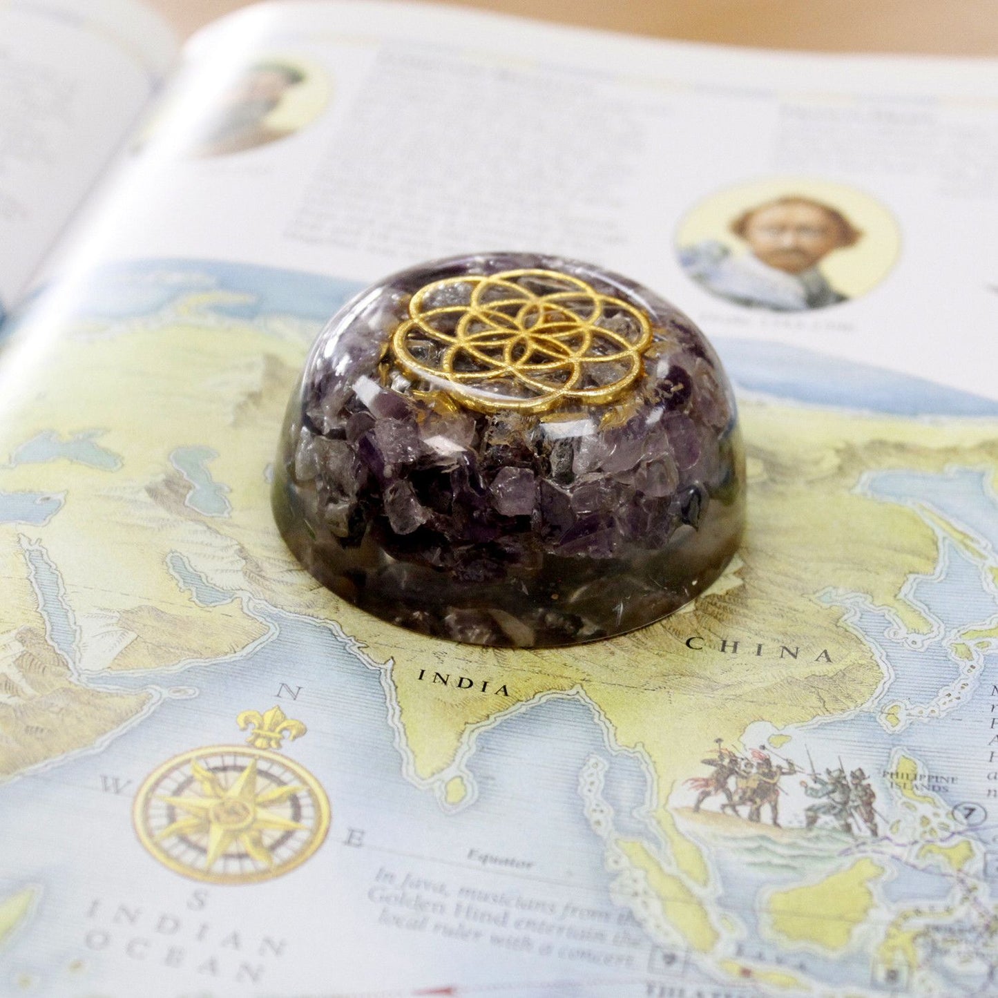Orgonit-Schreibtisch-Kuppel „Amethyst“