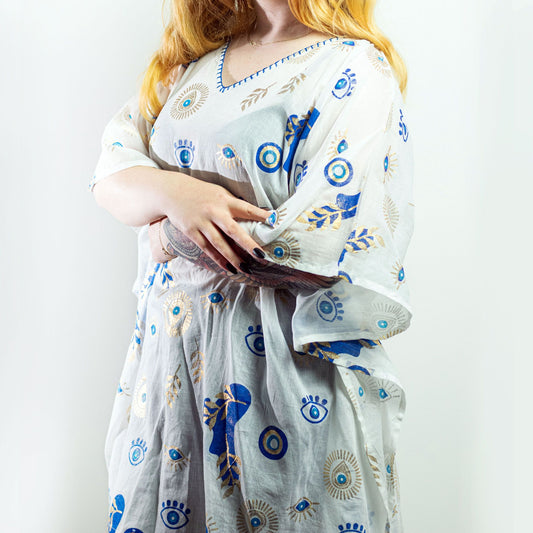 Nomad Sari On the Med Kaftan - Weiß, Blau & Gold mit Bösem Blick Design
