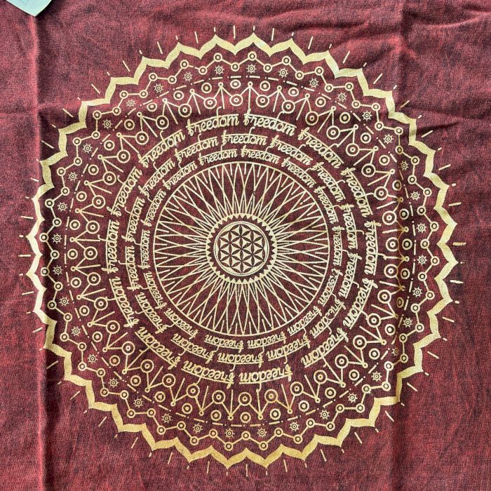 T-Shirt (M) Stone Washed - Mandala - Maroon