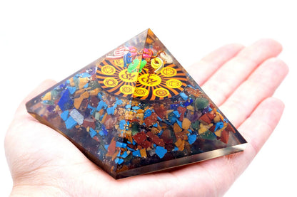 Orgonit Pyramide 70mm - Om Chakra