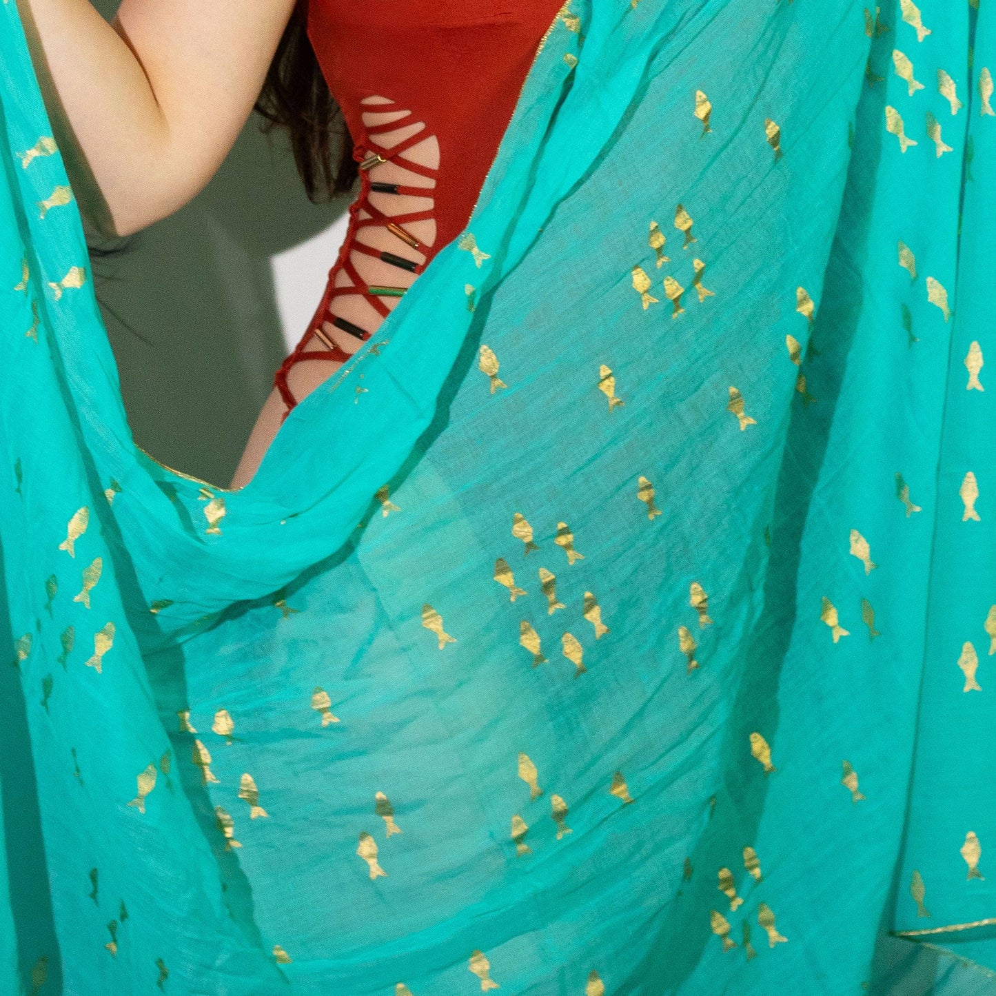 Nomad Sari Pario - Türkis & Gold mit Fisch-Design